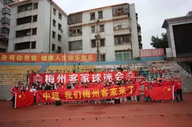 舞蹈生憋尿